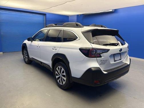 Crystal White Pearl 2025 Subaru Outback Premium