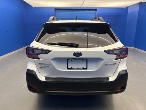Crystal White Pearl 2025 Subaru Outback Premium