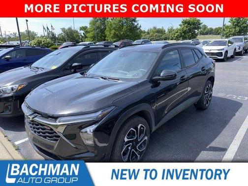 Mosaic Black Metallic 2025 Chevrolet Trax 2RS