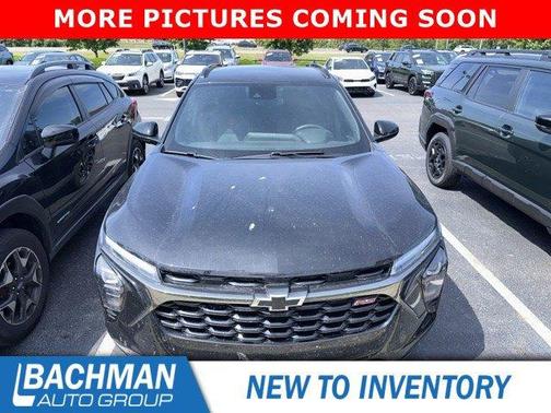 Mosaic Black Metallic 2025 Chevrolet Trax 2RS