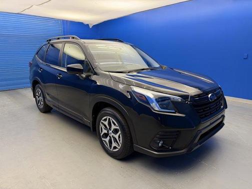 Crystal Black Silica 2024 Subaru Forester Premium