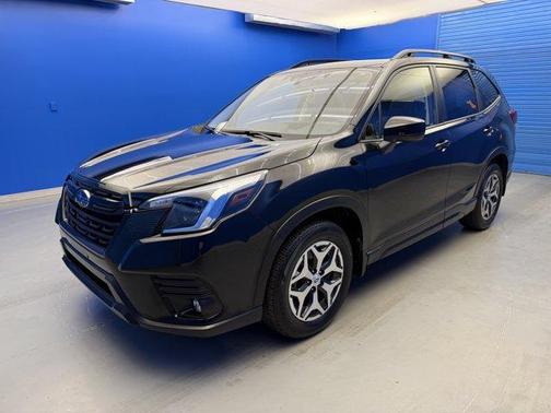 Crystal Black Silica 2024 Subaru Forester Premium