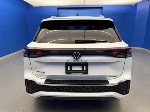 Opal White Pearl Effect 2025 Volkswagen Tiguan 2.0T SEL R-Line