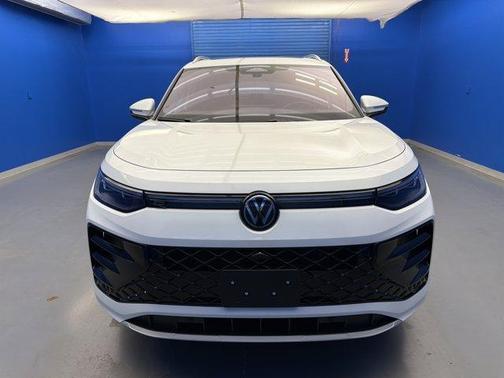 Opal White Pearl Effect 2025 Volkswagen Tiguan 2.0T SEL R-Line