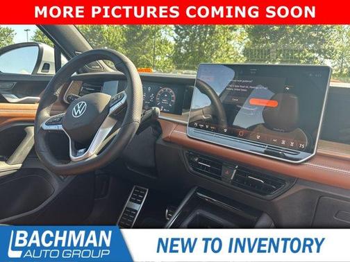 Opal White Pearl Effect 2025 Volkswagen Tiguan 2.0T SEL R-Line