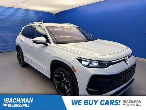 Opal White Pearl Effect 2025 Volkswagen Tiguan 2.0T SEL R-Line