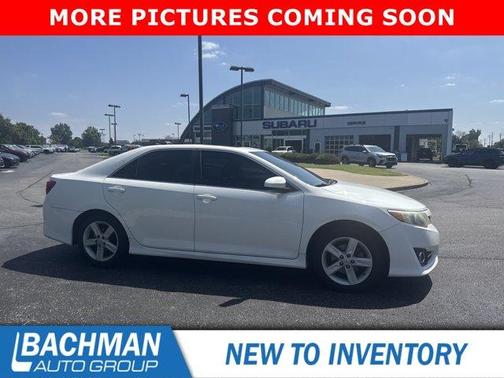 Super White 2014 Toyota Camry SE