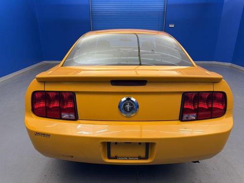 2007 Ford Mustang Deluxe