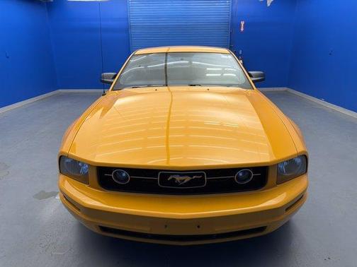 2007 Ford Mustang Deluxe