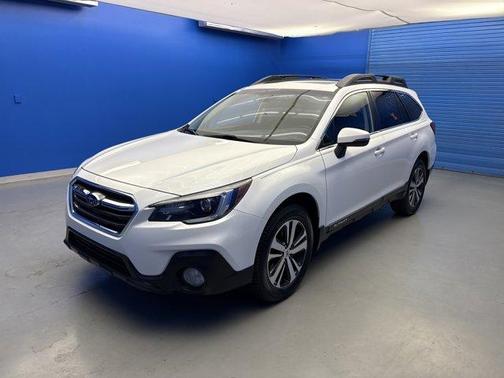Crystal White Pearl 2018 Subaru Outback 2.5i Limited