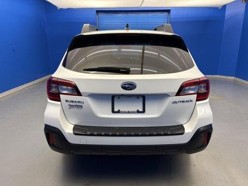 Crystal White Pearl 2018 Subaru Outback 2.5i Limited