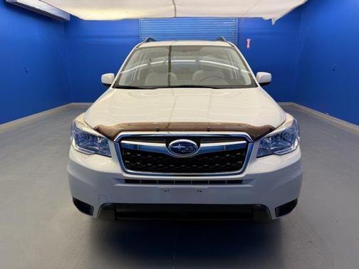 Crystal White Pearl 2016 Subaru Forester 2.5i Premium