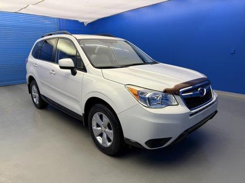 Crystal White Pearl 2016 Subaru Forester 2.5i Premium