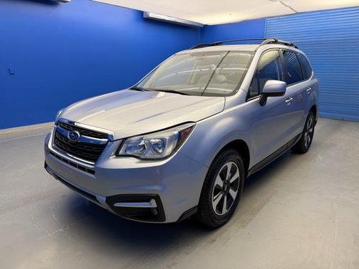 Ice Silver Metallic 2018 Subaru Forester 2.5i Premium