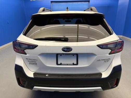 Crystal White Pearl 2022 Subaru Outback Limited XT
