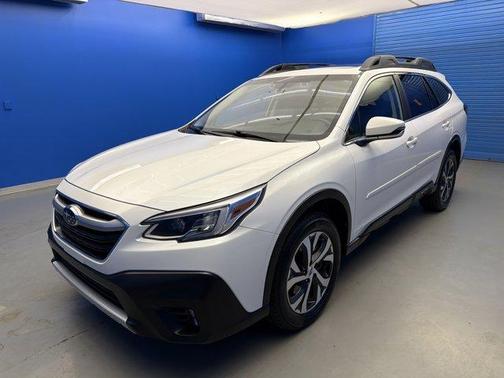 Crystal White Pearl 2022 Subaru Outback Limited XT