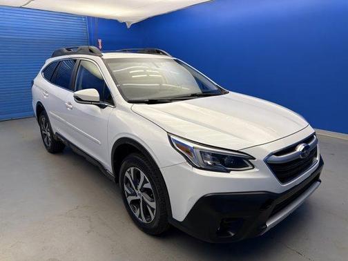 Crystal White Pearl 2022 Subaru Outback Limited XT