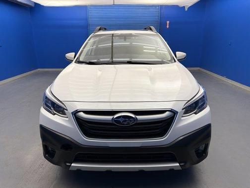 Crystal White Pearl 2022 Subaru Outback Limited XT