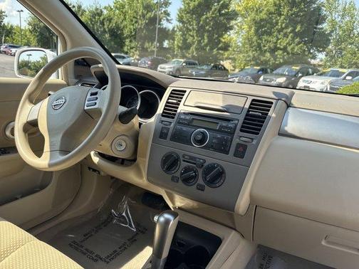 2011 Nissan Versa 1.8 S
