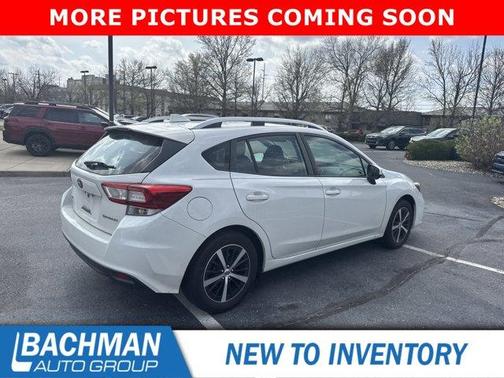 Crystal White Pearl 2019 Subaru Impreza 2.0i Premium