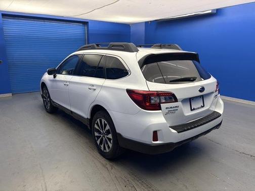 White 2017 Subaru Outback 2.5i Limited