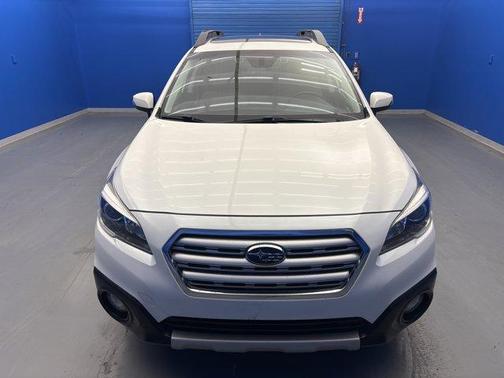 White 2017 Subaru Outback 2.5i Limited