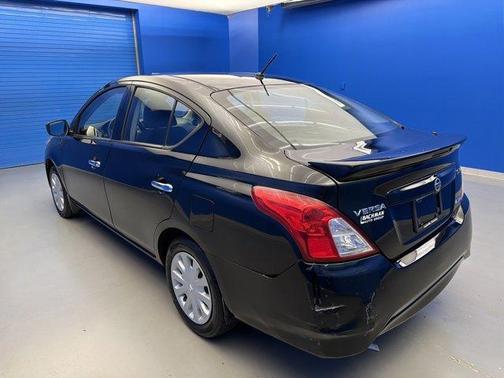 Super Black 2015 Nissan Versa 1.6 SV