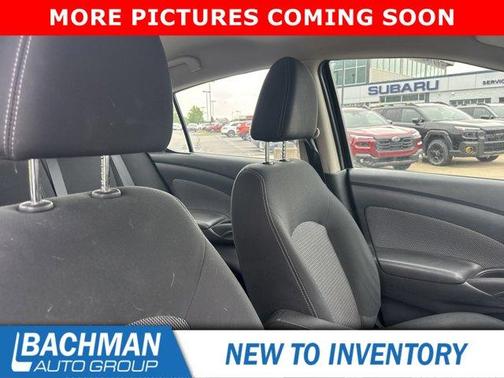 Super Black 2015 Nissan Versa 1.6 SV