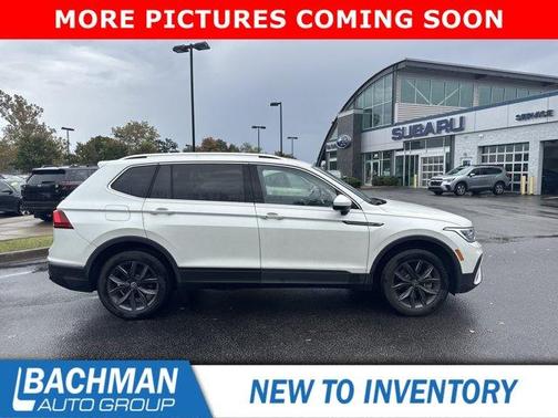 Opal White Pearl Effect 2023 Volkswagen Tiguan 2.0T SE