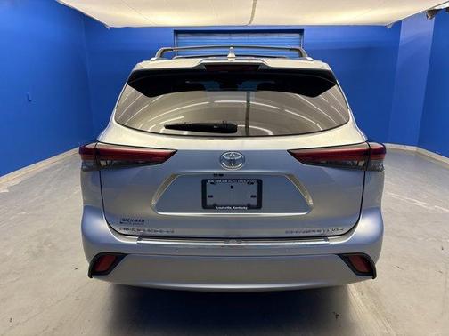 Celestial Silver Metallic 2023 Toyota Highlander Platinum