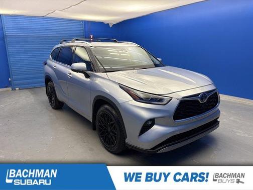 Celestial Silver Metallic 2023 Toyota Highlander Platinum