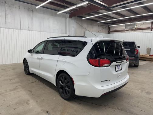 2018 Chrysler Pacifica Touring Plus