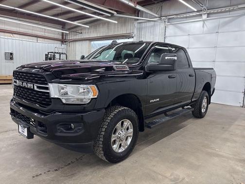 Diamond Black Crystal Pearlcoat 2024 RAM 2500 Big Horn Crew Cab 4x4 6'4' Box