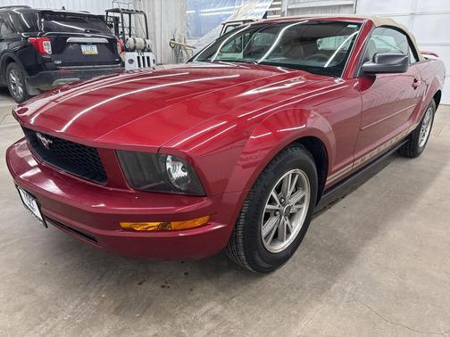 2005 Ford Mustang Deluxe