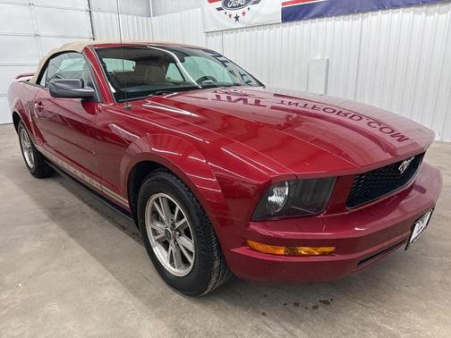 2005 Ford Mustang Deluxe