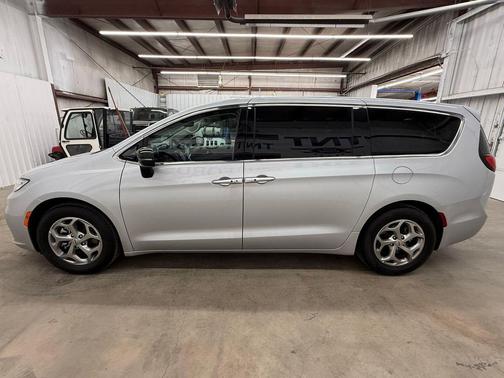 Silver Mist Clearcoat 2024 Chrysler Pacifica Limited