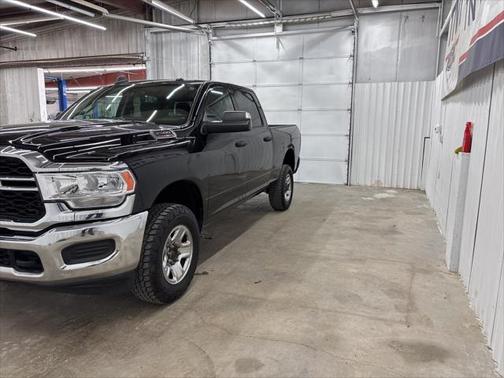 2020 RAM 2500 Tradesman Crew Cab 4X4 6'4' Box