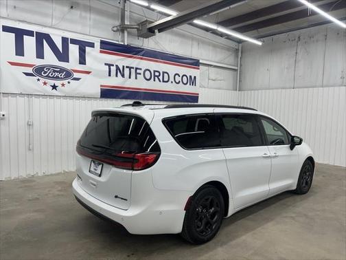 2024 Chrysler Pacifica Hybrid Premium S Appearance Pkg
