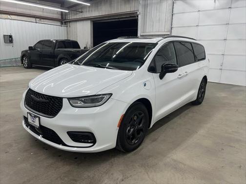 2024 Chrysler Pacifica Hybrid Premium S Appearance Pkg
