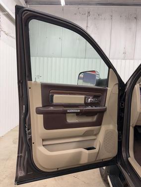 2018 RAM 2500 Laramie Crew Cab 4x4 6'4' Box