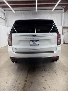 Iridescent Pearl Tricoat 2023 Chevrolet Suburban 4WD High Country