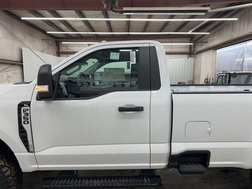 OXFORD WHITE 2026 Ford F-350 XL