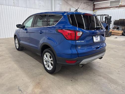 LIGHTNING BLUE METALLIC 2019 Ford Escape SE