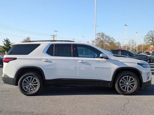 Summit White 2023 Chevrolet Traverse LT Cloth