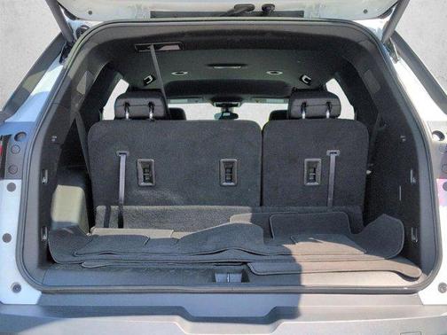 Summit White 2023 Chevrolet Traverse LT Cloth