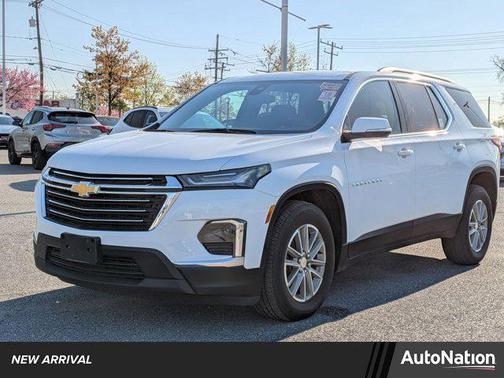 Summit White 2023 Chevrolet Traverse LT Cloth