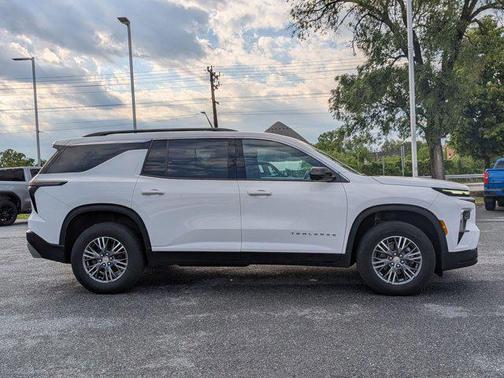 Summit White 2024 Chevrolet Traverse LT