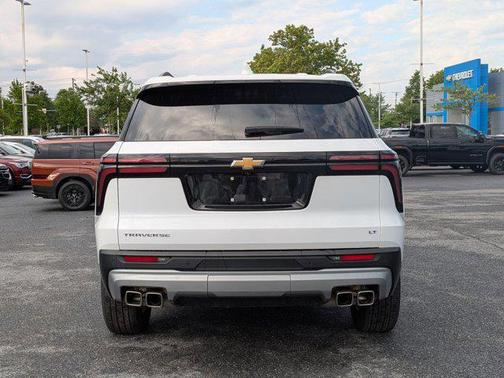 Summit White 2024 Chevrolet Traverse LT
