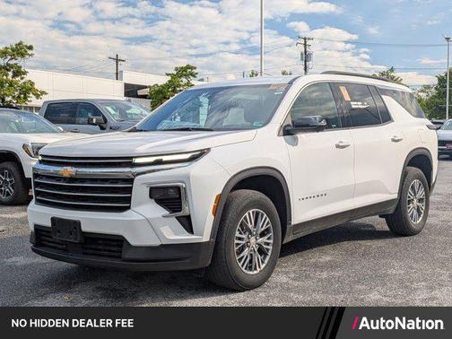 Summit White 2024 Chevrolet Traverse LT