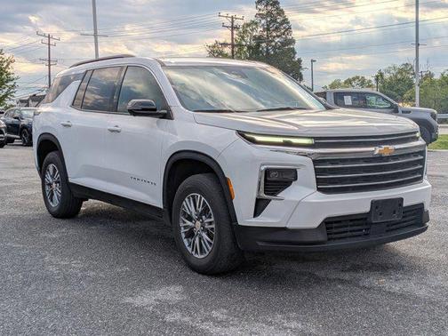 Summit White 2024 Chevrolet Traverse LT